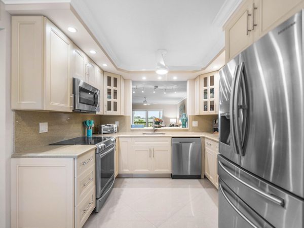 7286 Huntington Lane, Unit 301, Delray Beach, FL 33446