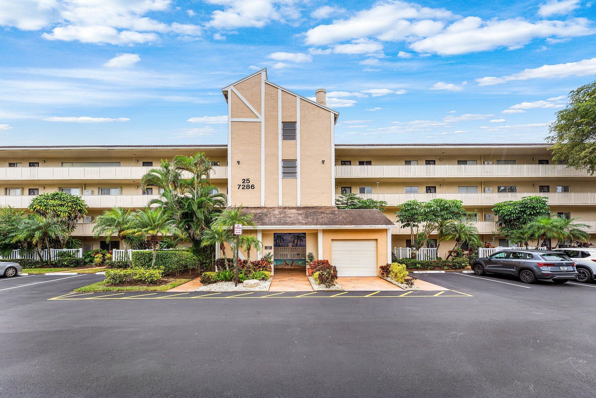 7286 Huntington Lane, Unit 301, Delray Beach, FL 33446 Photo