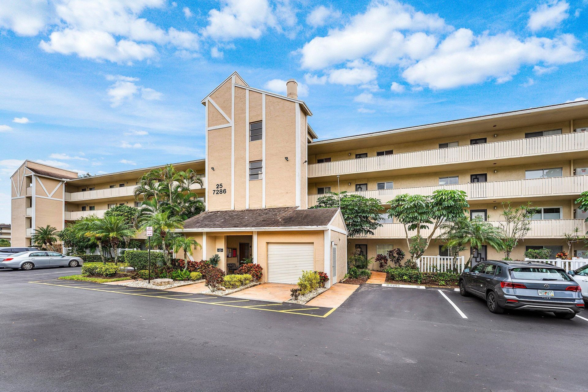 7286 Huntington Lane, Unit 301, Delray Beach, FL 33446 Photo
