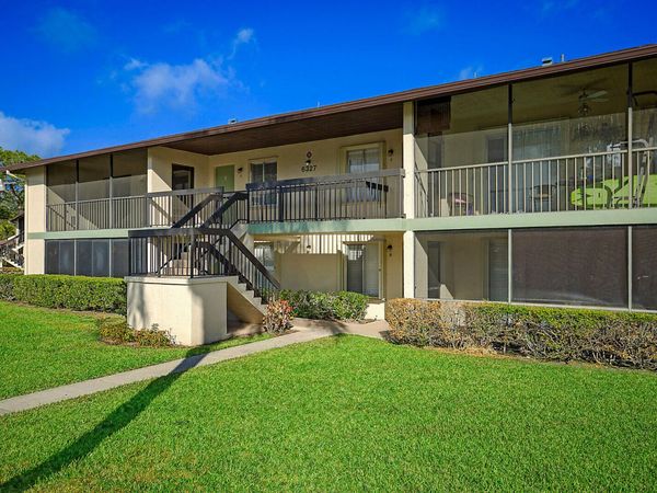 6327 Chasewood Drive, Unit E, Jupiter, FL 33458