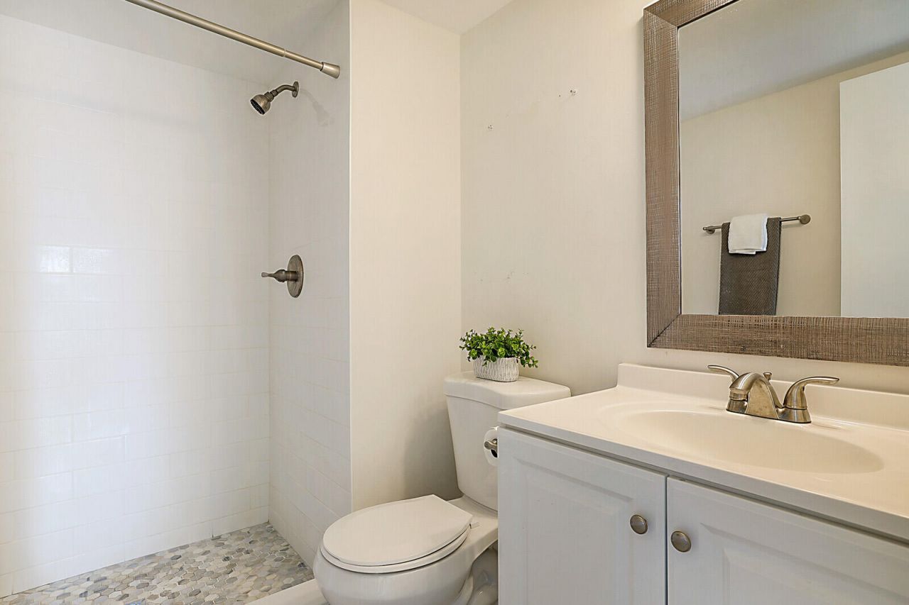 6327 Chasewood Drive, Unit E, Jupiter, FL 33458 Photo