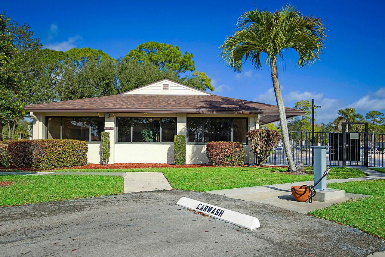 6327 Chasewood Drive, Unit E, Jupiter, FL 33458 Photo