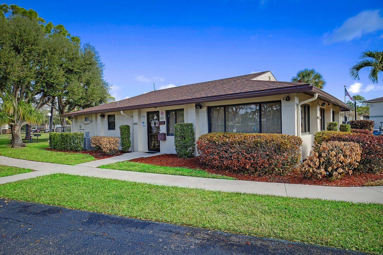 6327 Chasewood Drive, Unit E, Jupiter, FL 33458 Photo