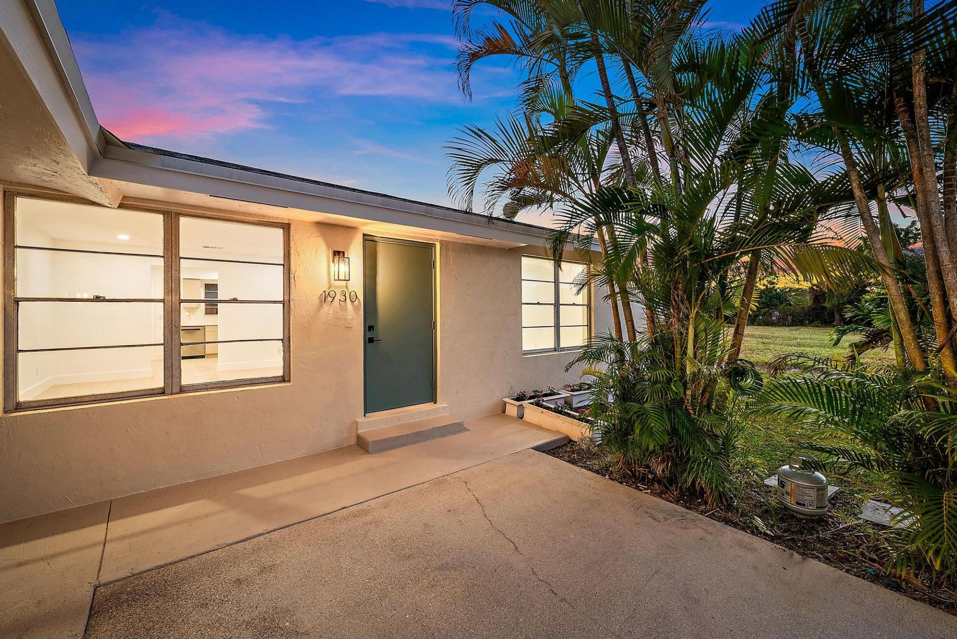 1926 Service Road, North Palm Beach, FL 33408 Photo