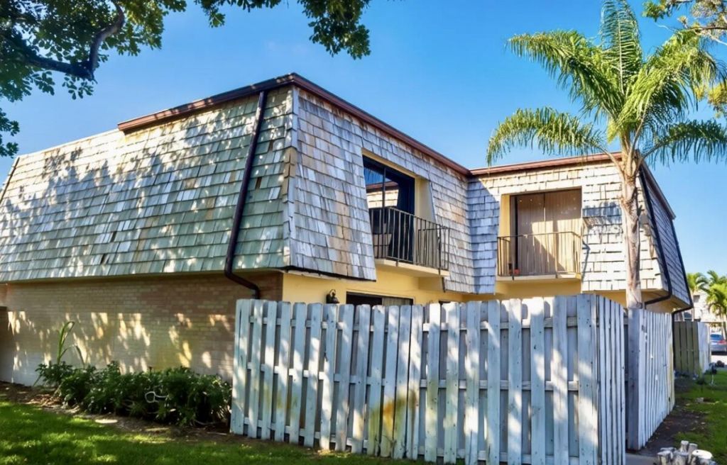 194 Lake Arbor Dr, Unit 1, Palm Springs, FL 33461 Main Photo