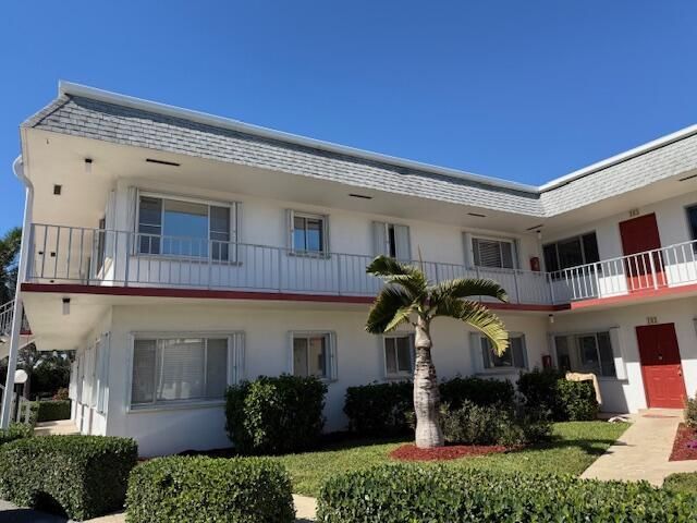 2840 Lake Osborne Drive, Unit 202, Lake Worth Beach, FL 33461 Photo