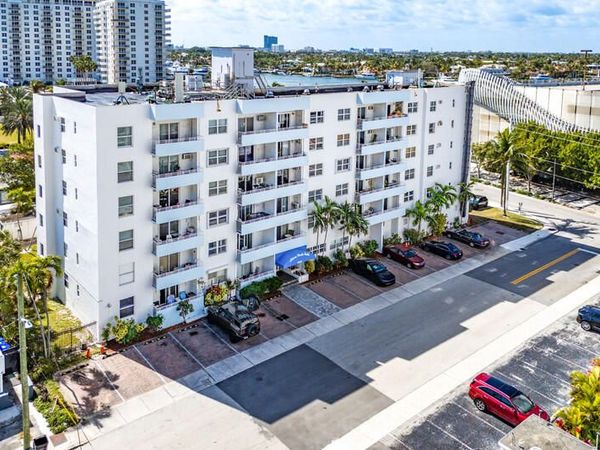 2900 Banyan Street, Unit 202, Fort Lauderdale, FL 33316