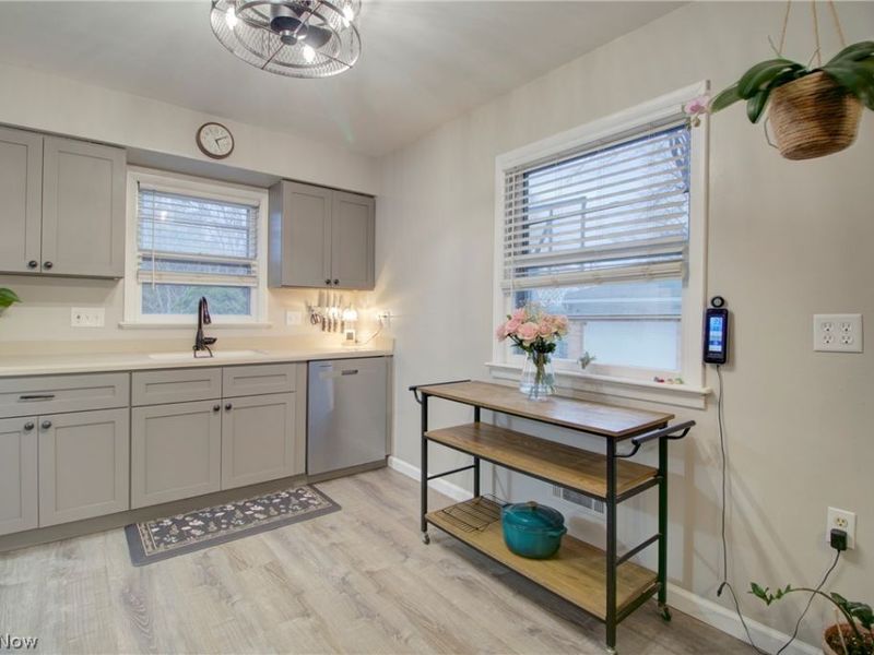 13375 Kathleen Drive, Brook Park, OH 44142 Photo 7