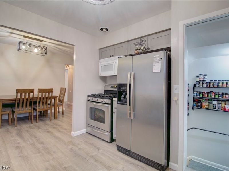 13375 Kathleen Drive, Brook Park, OH 44142 Photo 8