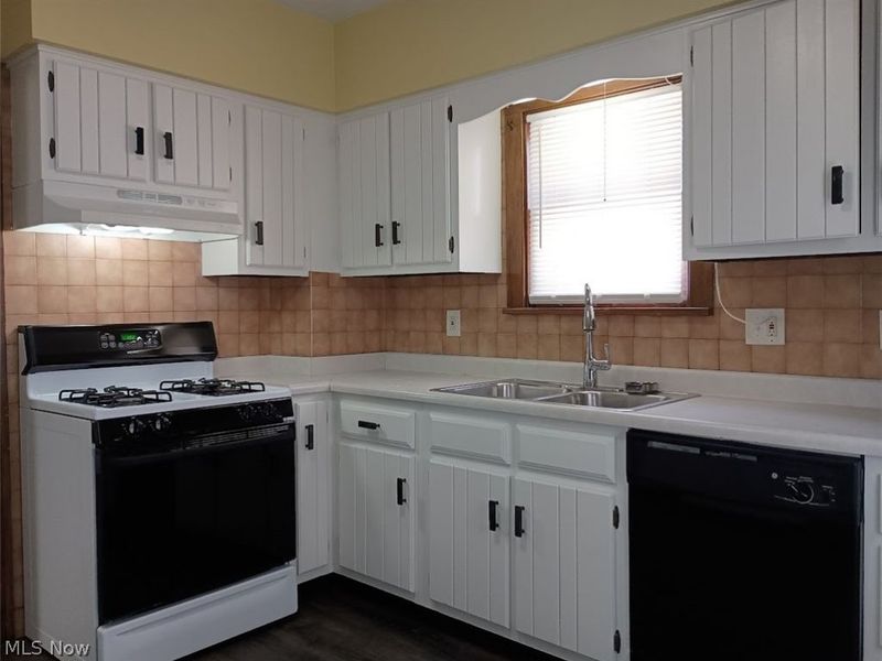 212 Curry Place, Youngstown, OH 44504 Photo 16