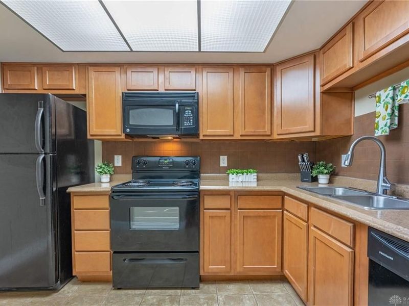 2421 W Alex Bell Road, Miami Township, OH 45459 Photo 7