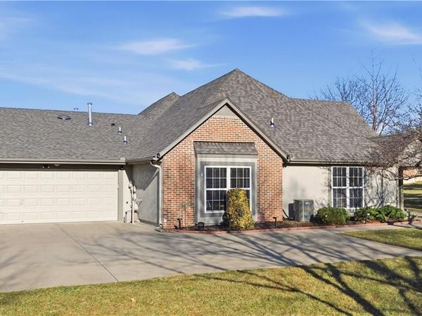 15193 S GREENWOOD Street, Unit 2602, Olathe, KS 66062