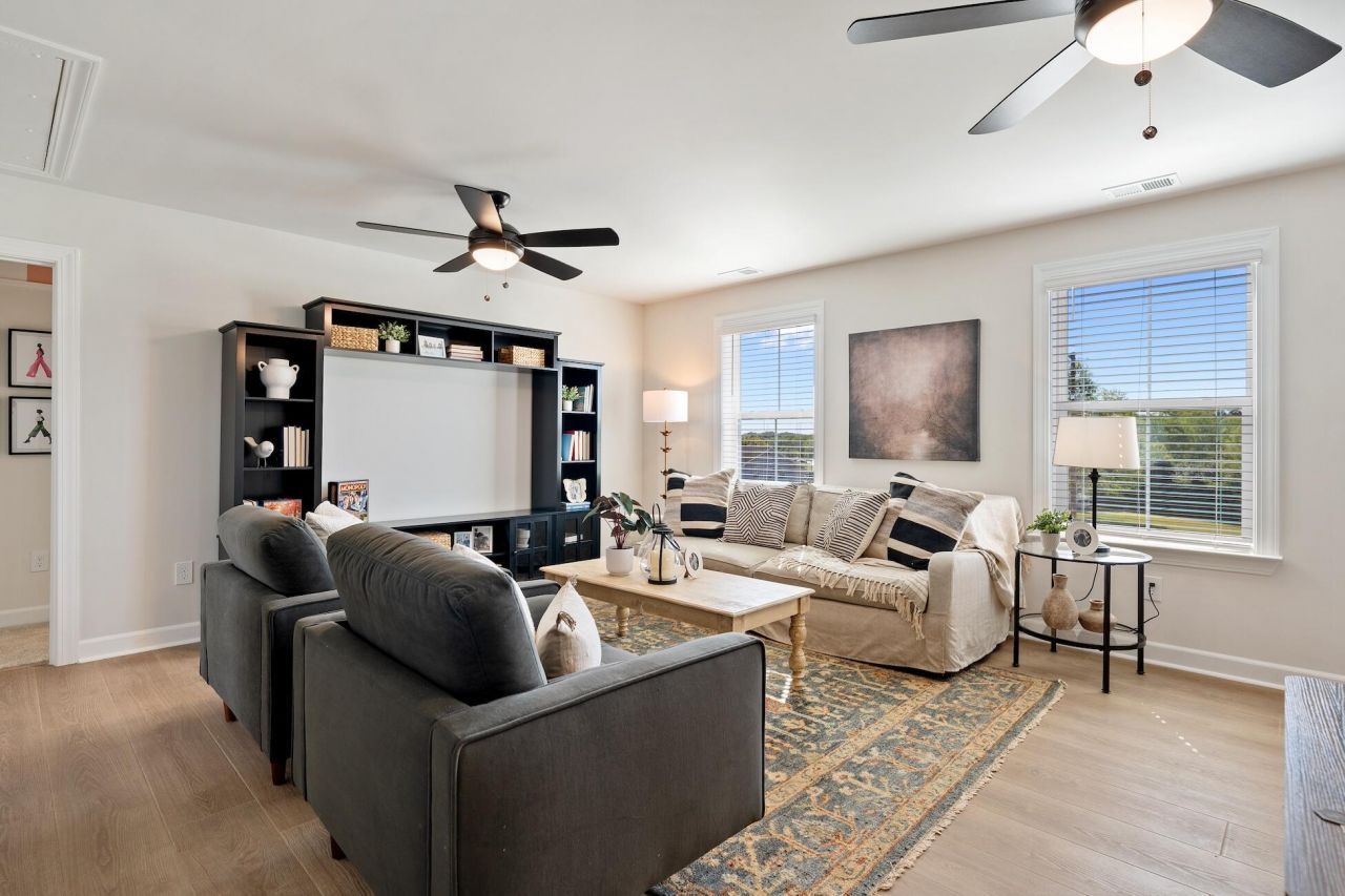 87 Crosswick Street Photo 32