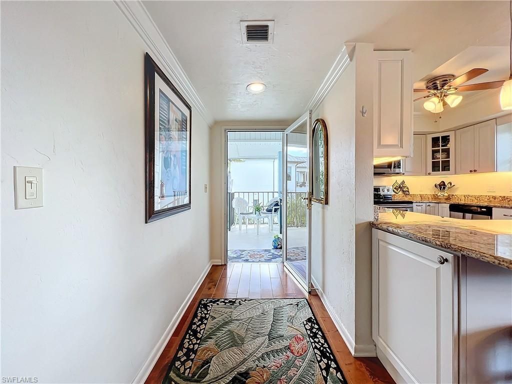 1065 8th St S, Unit 203, Naples, FL 34102 Photo