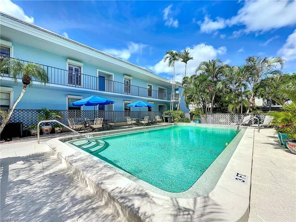 1065 8th St S, Unit 203, Naples, FL 34102 Photo