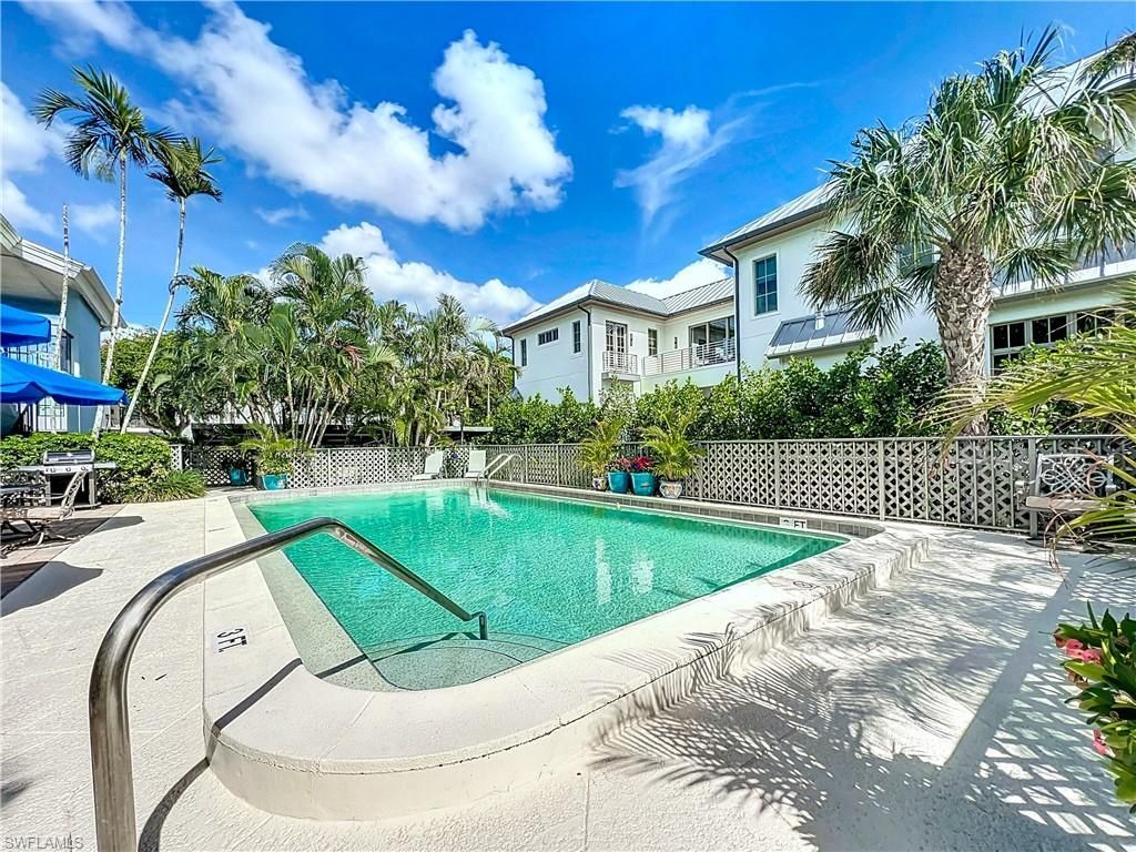 1065 8th St S, Unit 203, Naples, FL 34102 Photo