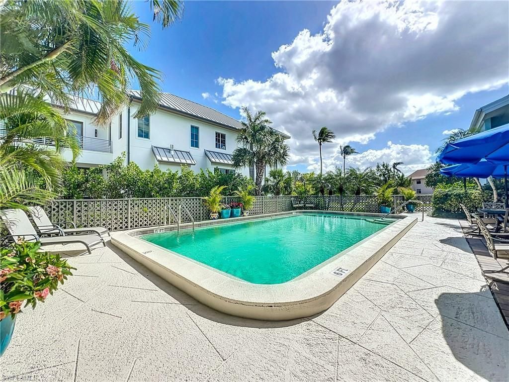 1065 8th St S, Unit 203, Naples, FL 34102 Photo