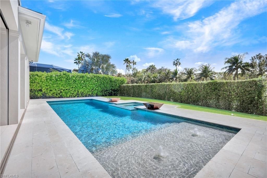 6892 Leeward Way , Naples, FL 34109 Photo