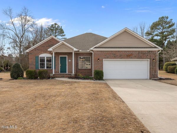 203 Neuchatel Court, New Bern, NC 28562