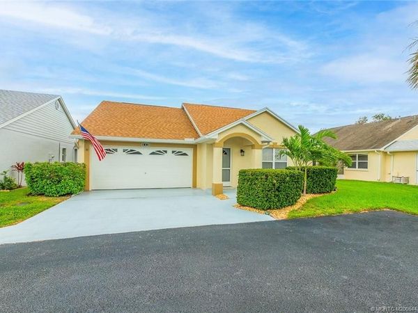 445 NW Sherry Lane, Port St Lucie, FL 34986