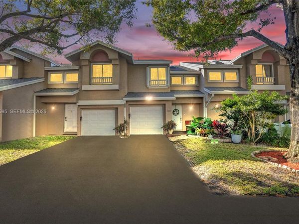 2260 W Discovery Cir W, Deerfield Beach, FL 33442