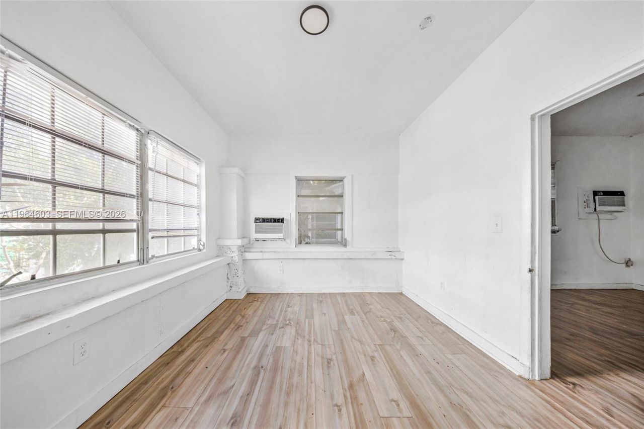 1342 NW 1st St, Miami, FL 33125 Photo