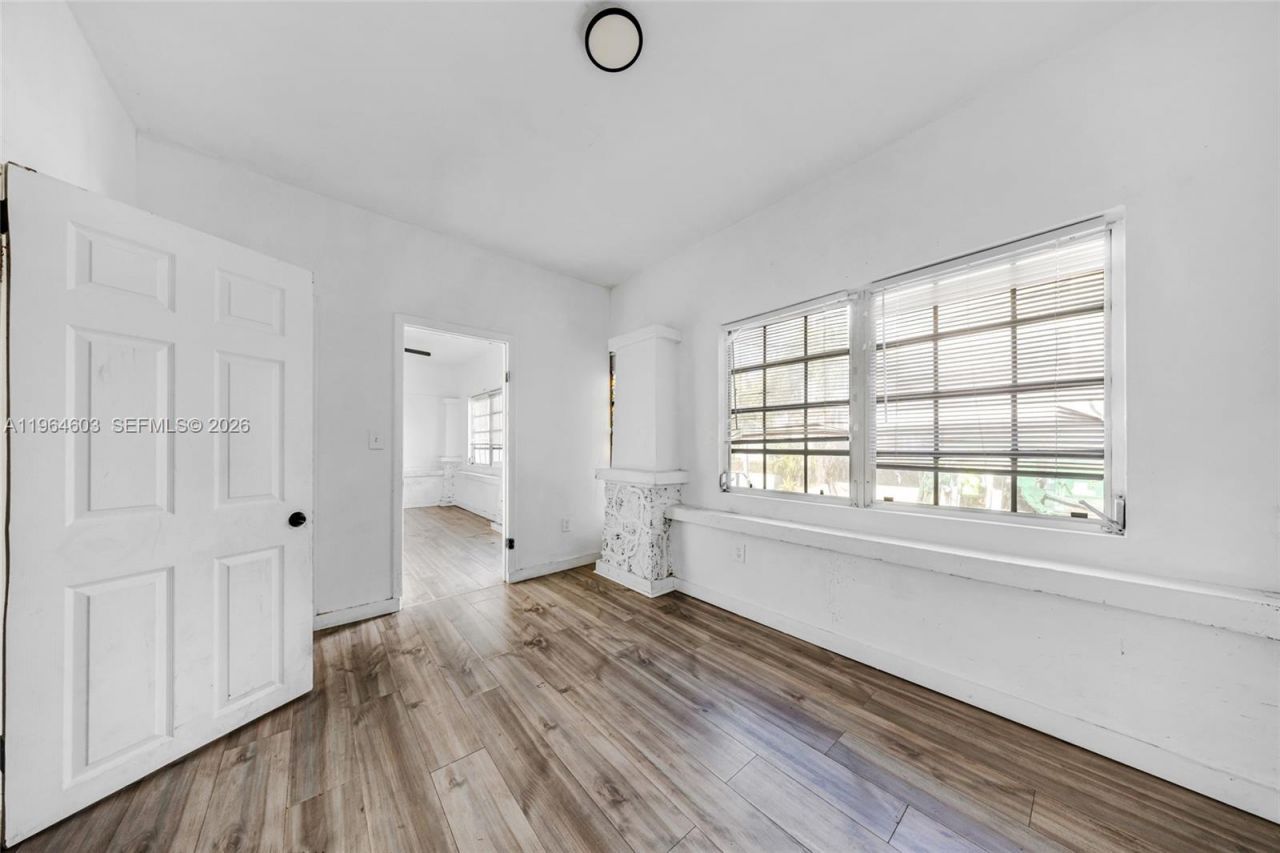 1342 NW 1st St, Miami, FL 33125 Photo