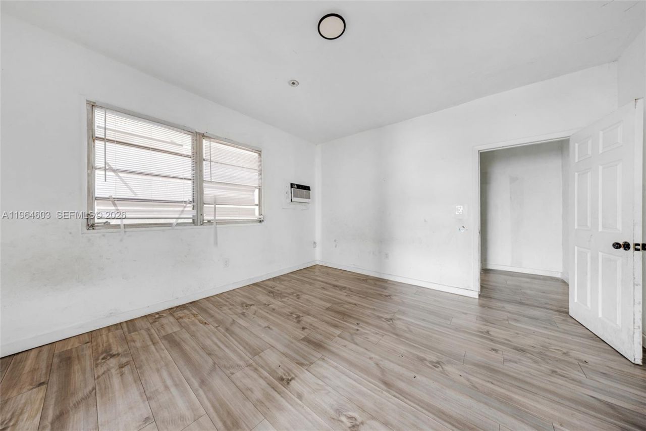 1342 NW 1st St, Miami, FL 33125 Photo