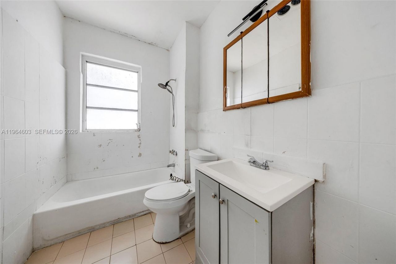 1342 NW 1st St, Miami, FL 33125 Photo