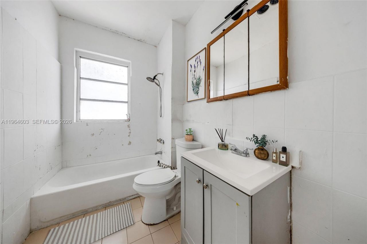 1342 NW 1st St, Miami, FL 33125 Photo