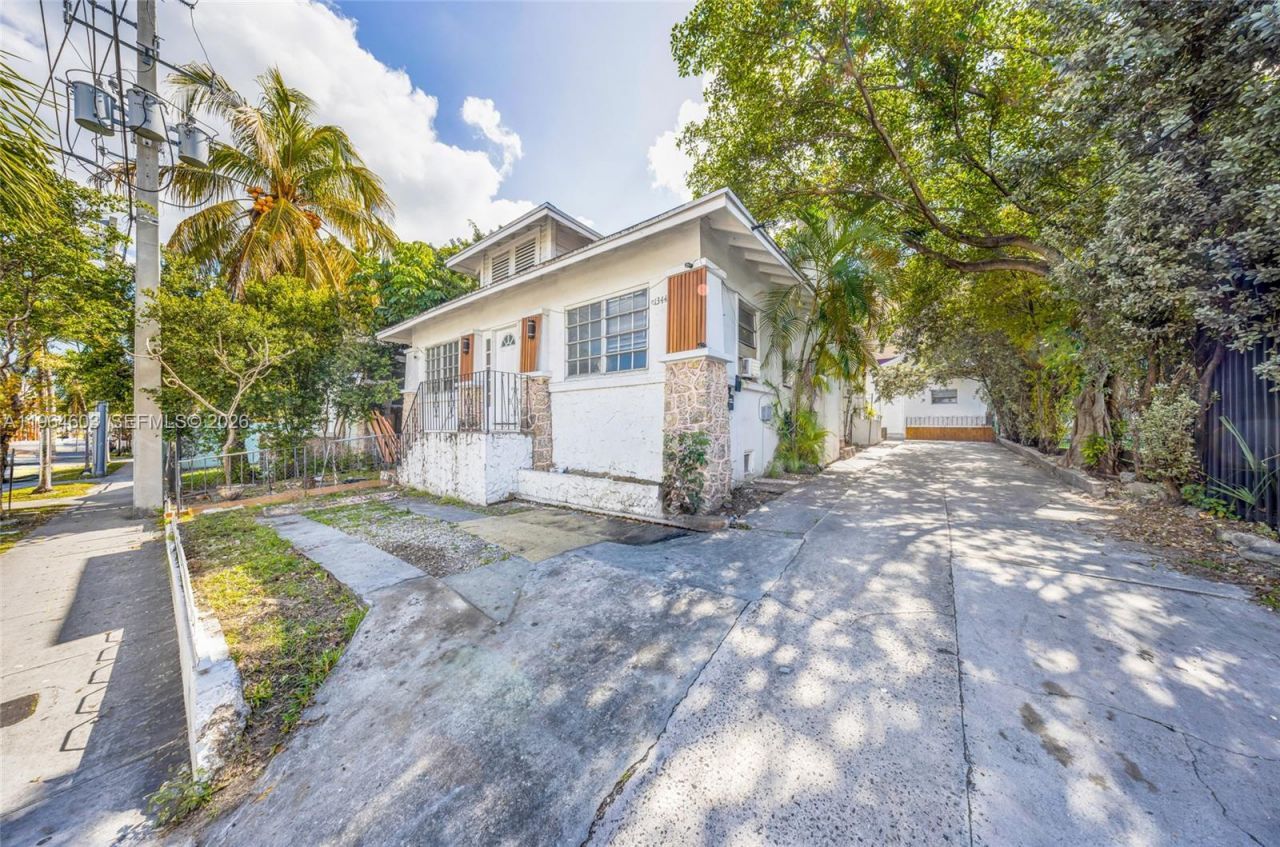 1342 NW 1st St, Miami, FL 33125 Photo
