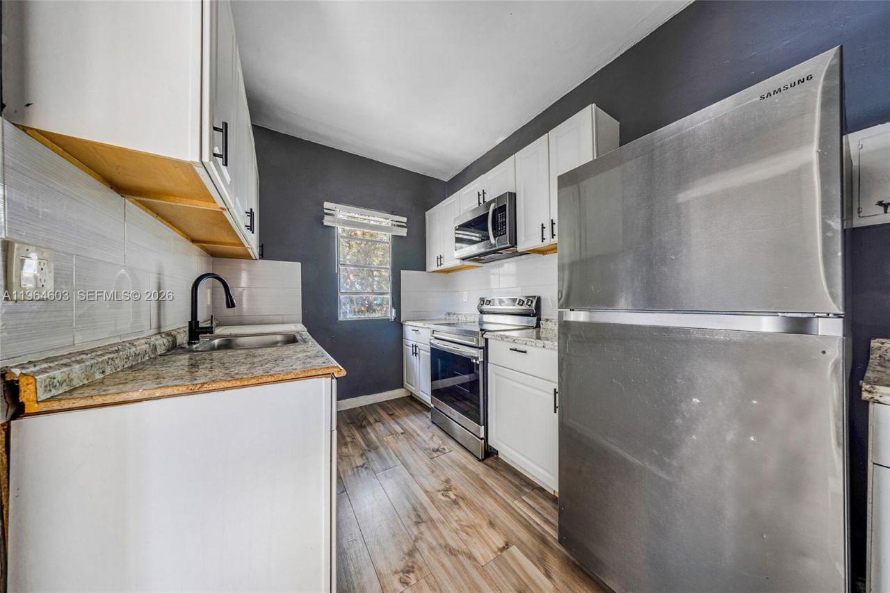 1342 NW 1st St, Miami, FL 33125 Photo