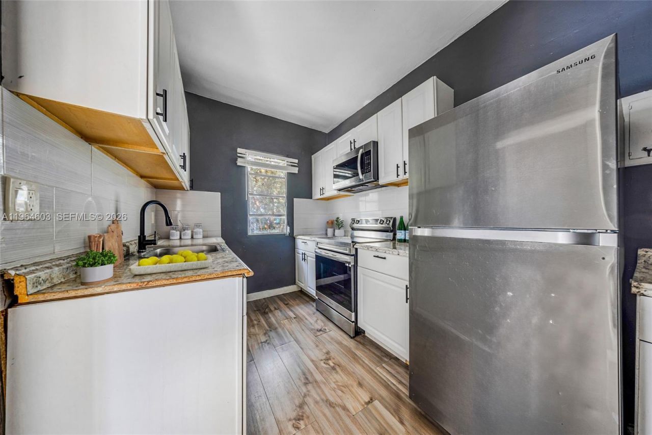 1342 NW 1st St, Miami, FL 33125 Photo