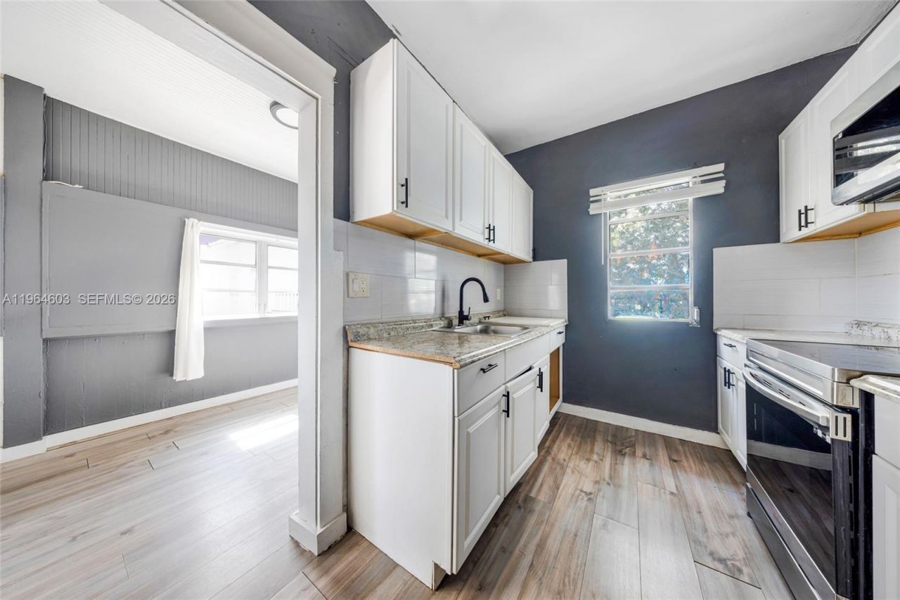 1342 NW 1st St, Miami, FL 33125 Photo