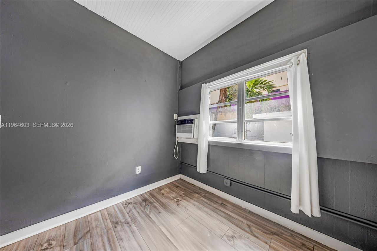 1342 NW 1st St, Miami, FL 33125 Photo