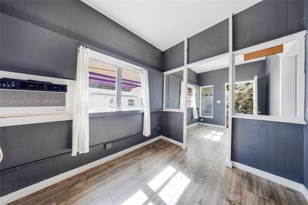 1342 NW 1st St, Miami, FL 33125 Photo