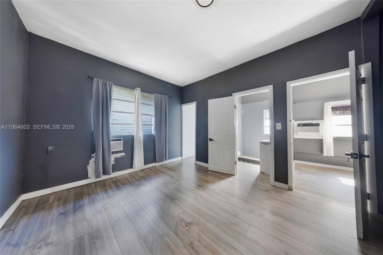 1342 NW 1st St, Miami, FL 33125 Photo