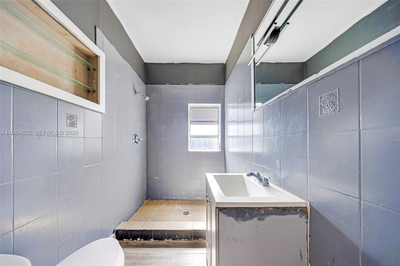 1342 NW 1st St, Miami, FL 33125 Photo