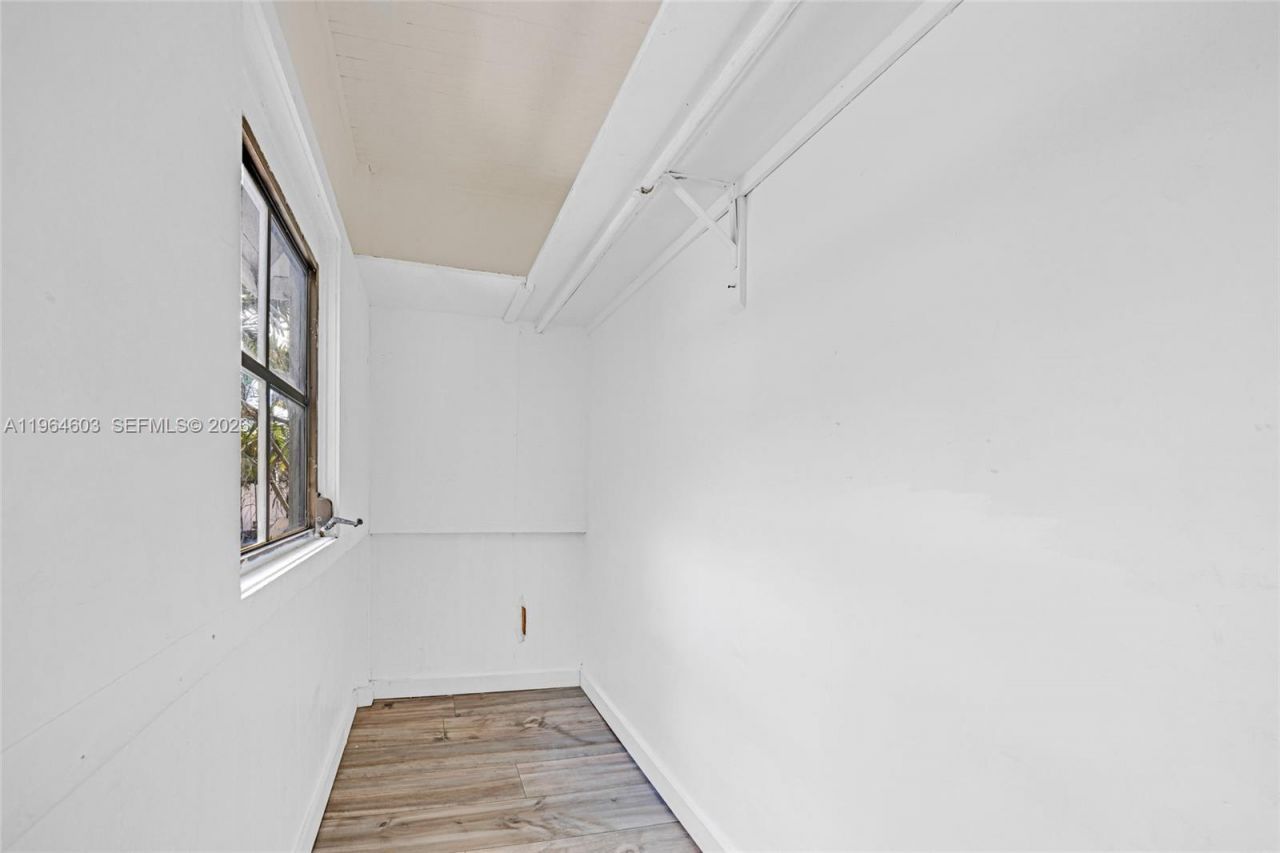 1342 NW 1st St, Miami, FL 33125 Photo