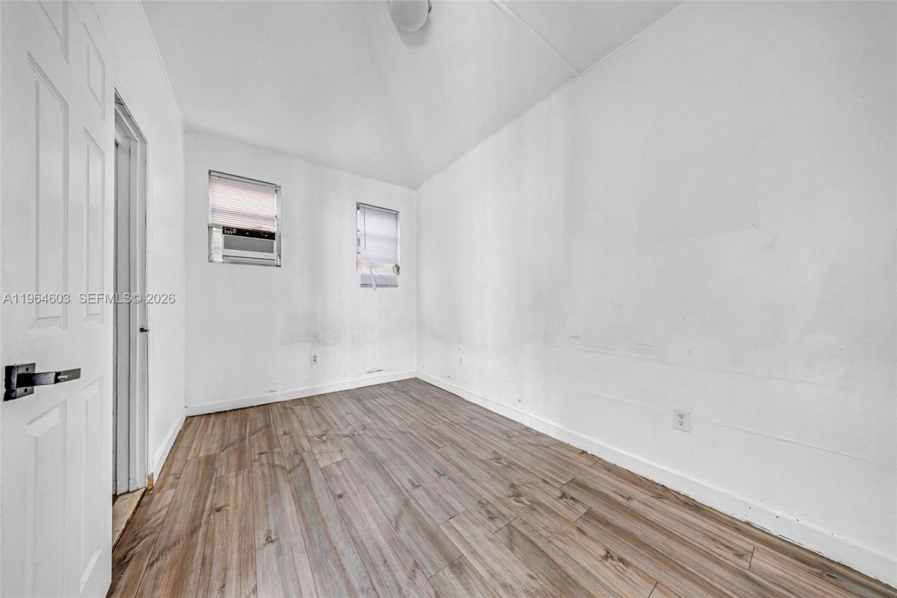 1342 NW 1st St, Miami, FL 33125 Photo