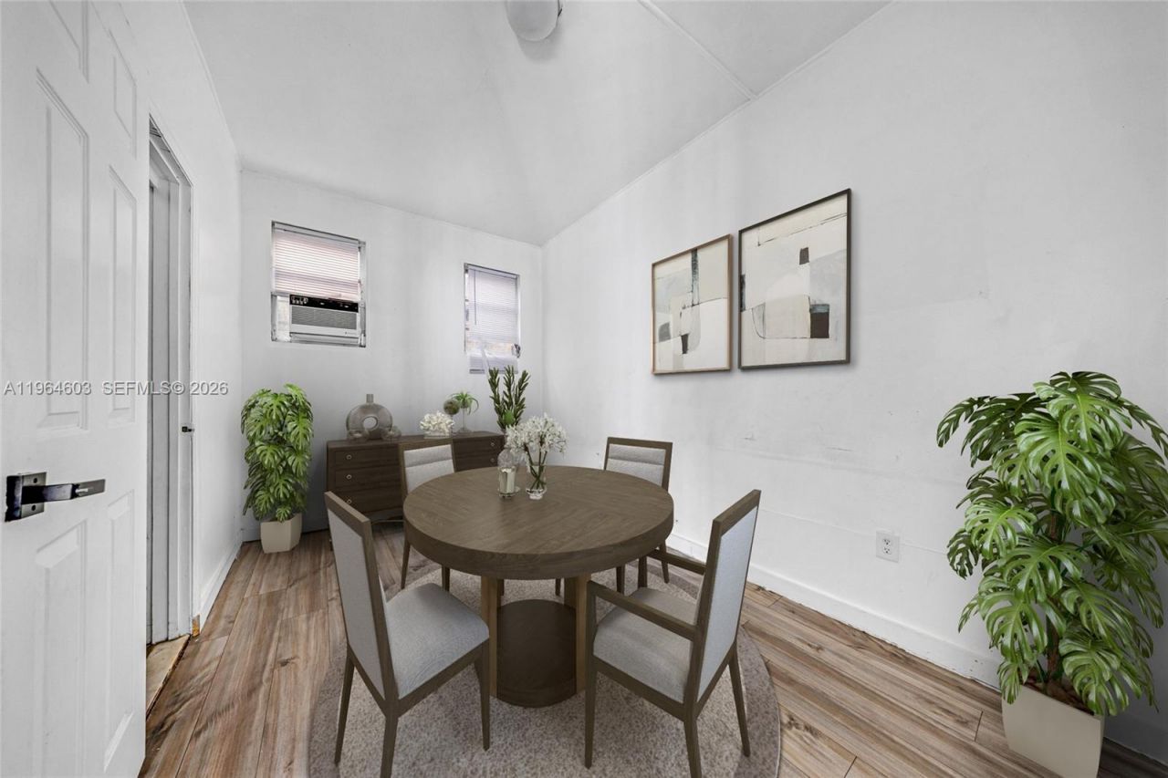 1342 NW 1st St, Miami, FL 33125 Photo