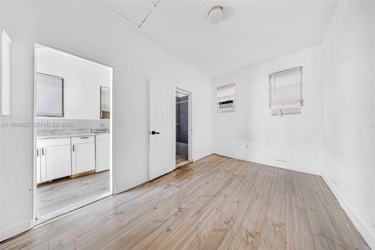 1342 NW 1st St, Miami, FL 33125 Photo