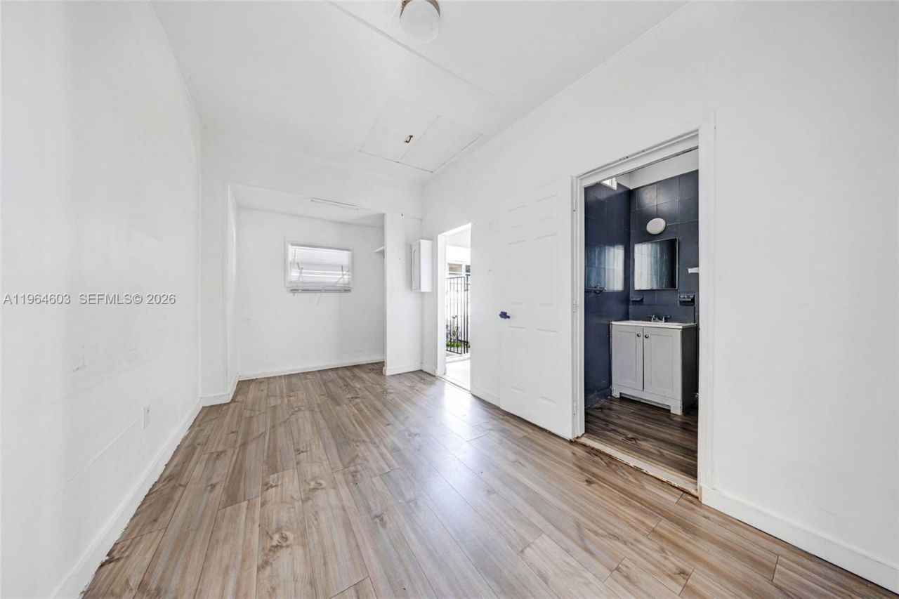 1342 NW 1st St, Miami, FL 33125 Photo