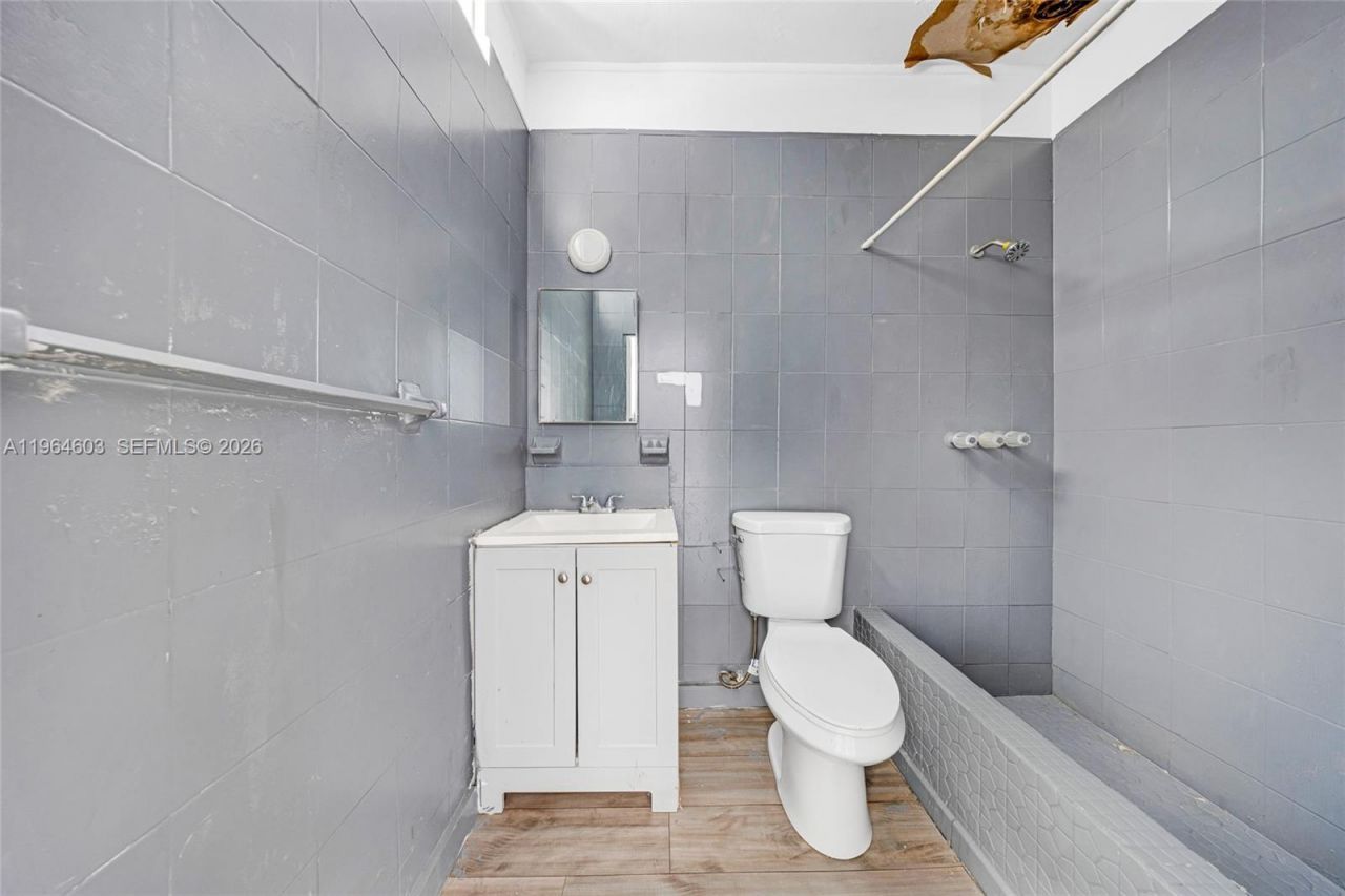 1342 NW 1st St, Miami, FL 33125 Photo