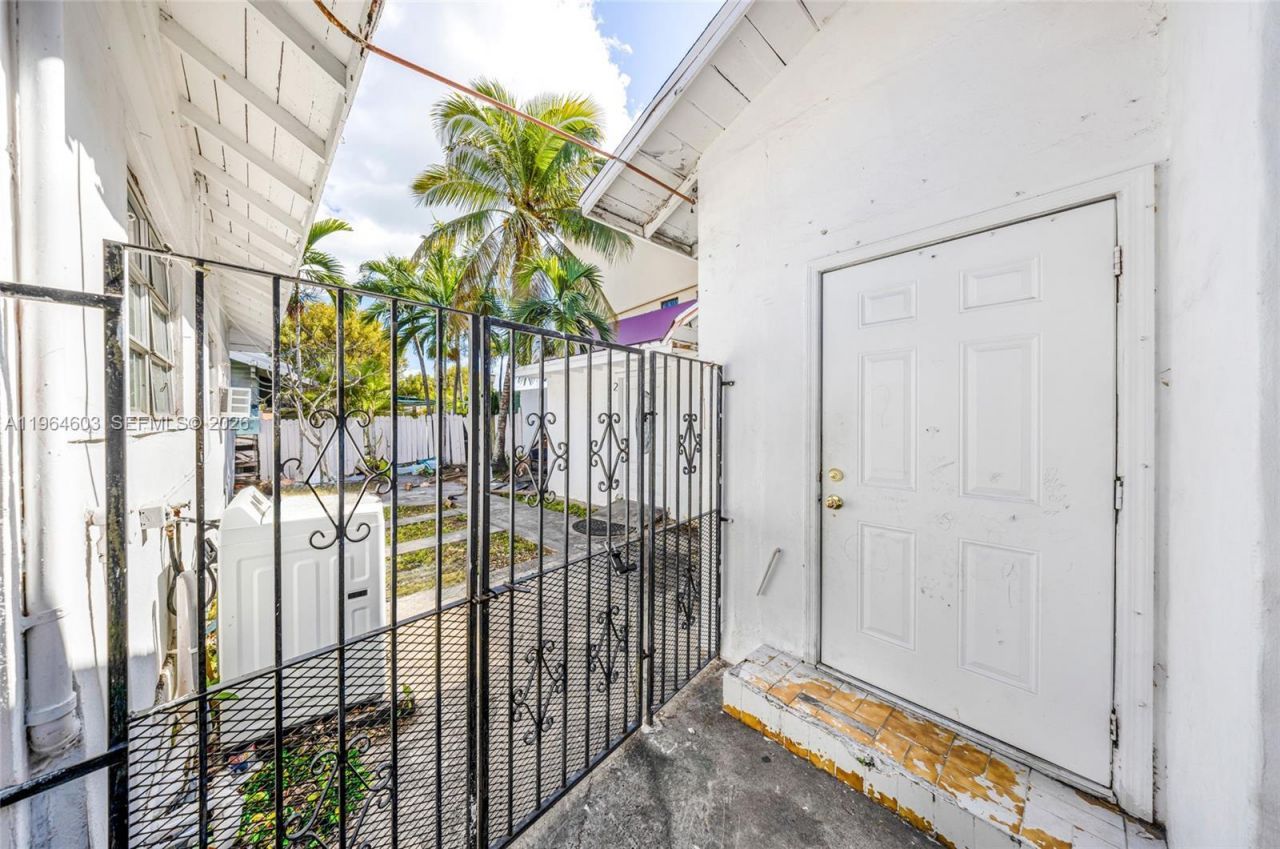 1342 NW 1st St, Miami, FL 33125 Photo