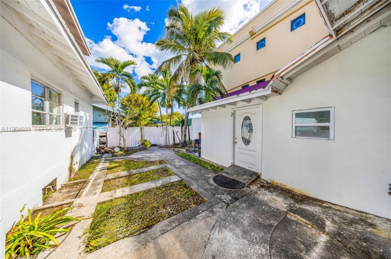 1342 NW 1st St, Miami, FL 33125 Photo