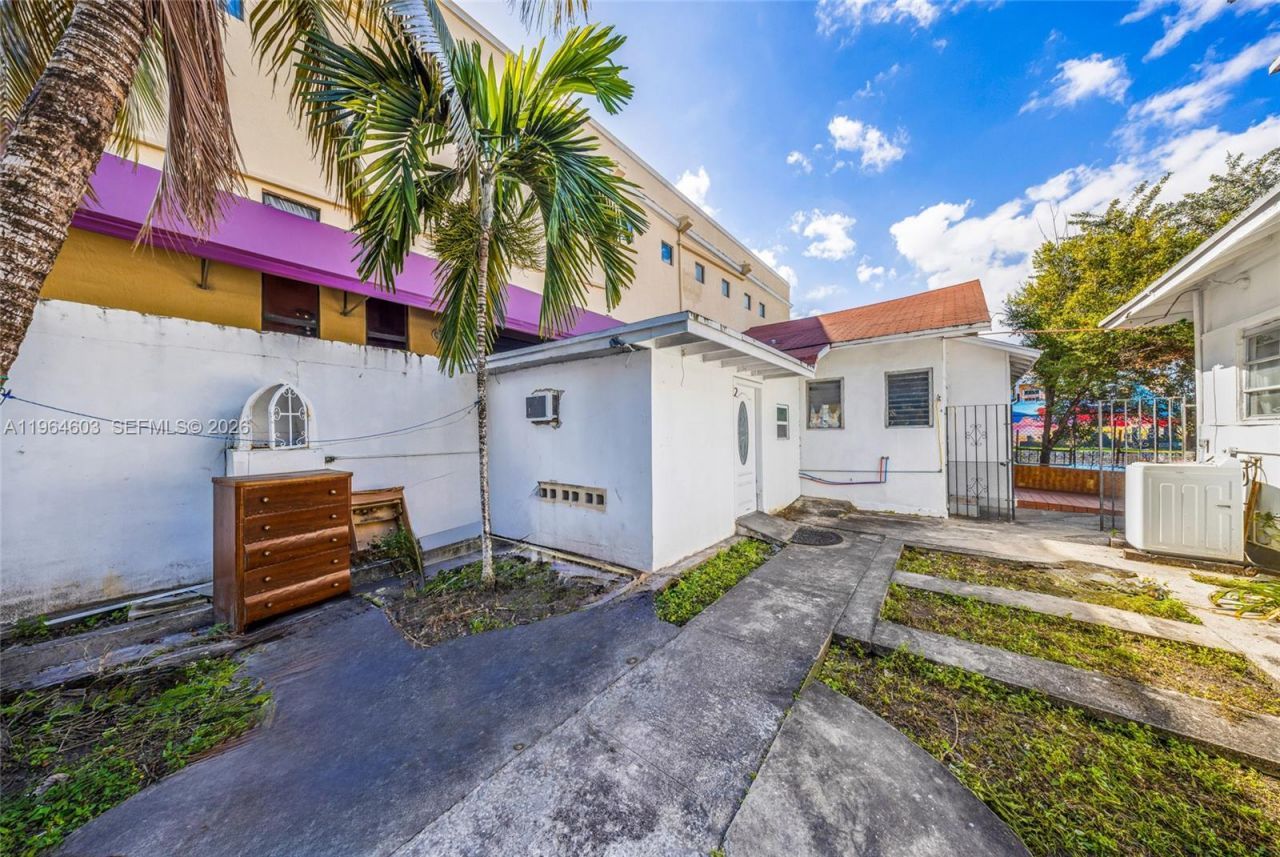 1342 NW 1st St, Miami, FL 33125 Photo