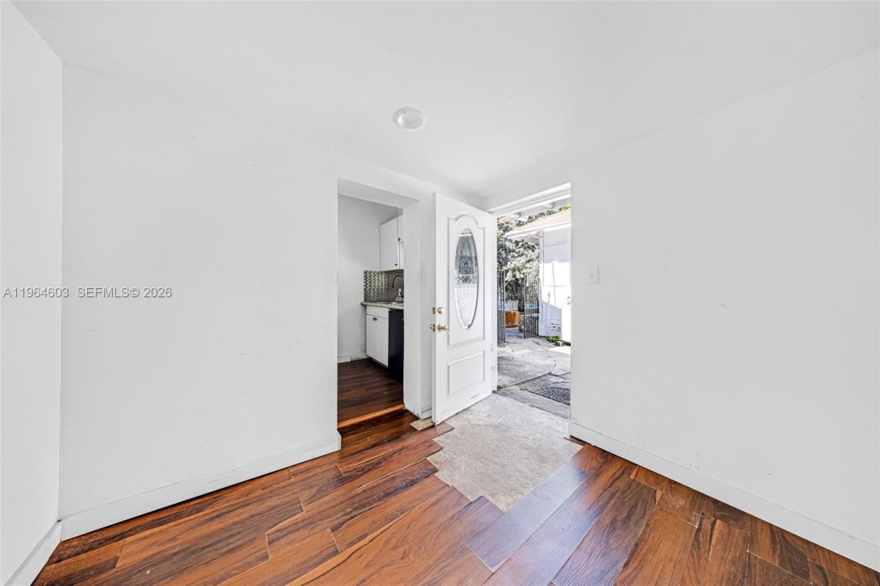 1342 NW 1st St, Miami, FL 33125 Photo