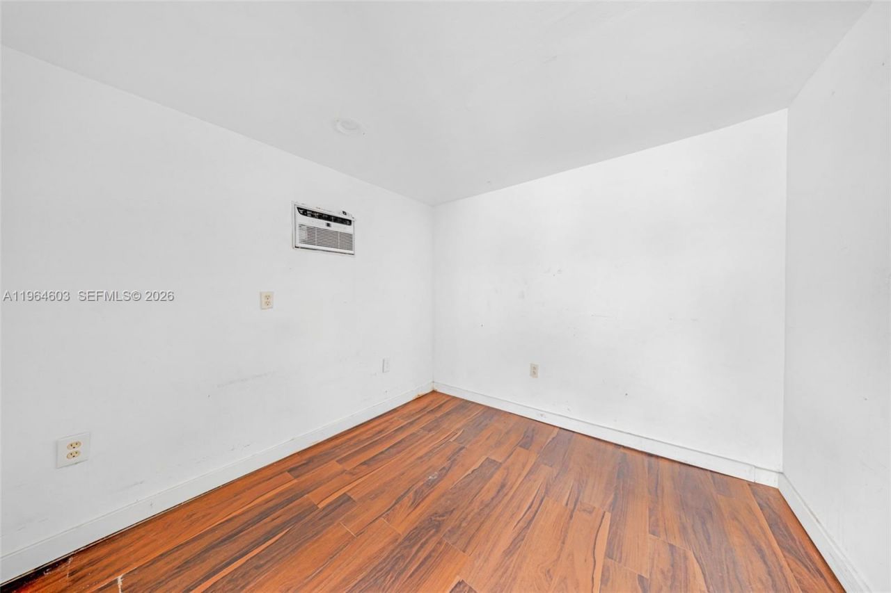 1342 NW 1st St, Miami, FL 33125 Photo