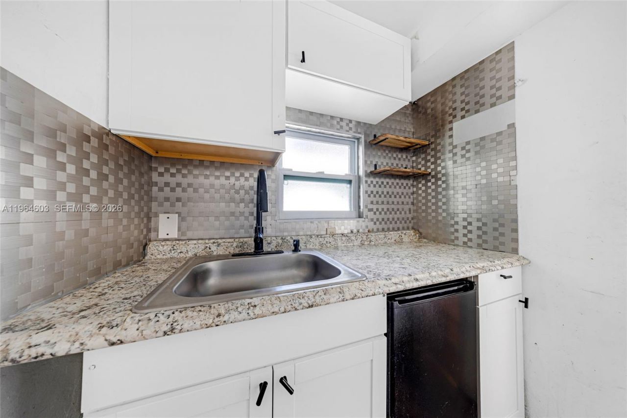 1342 NW 1st St, Miami, FL 33125 Photo